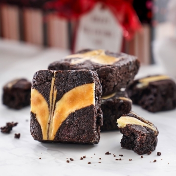 Grand Gourmet Holiday Bakery Box